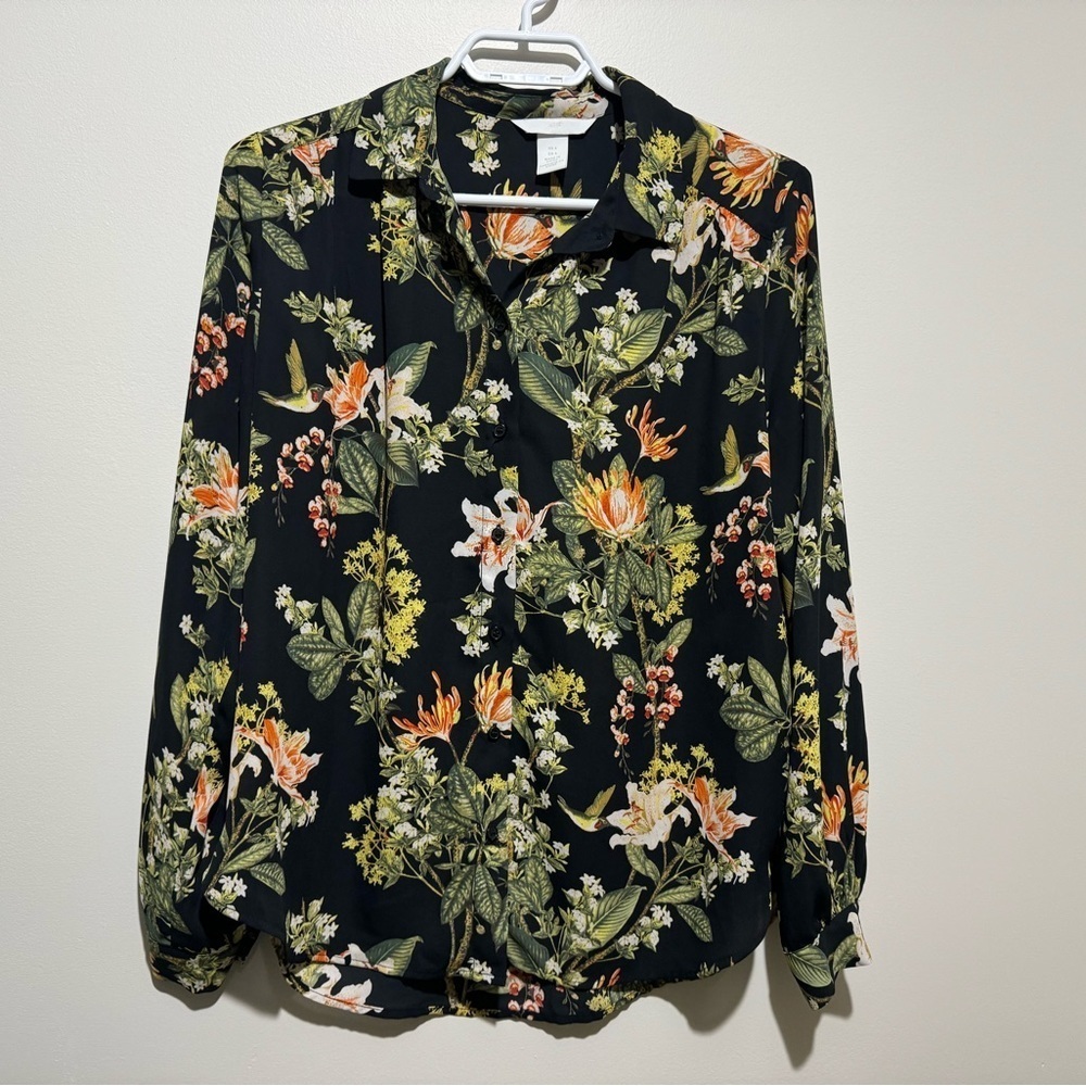 Light flowy floral blouse.